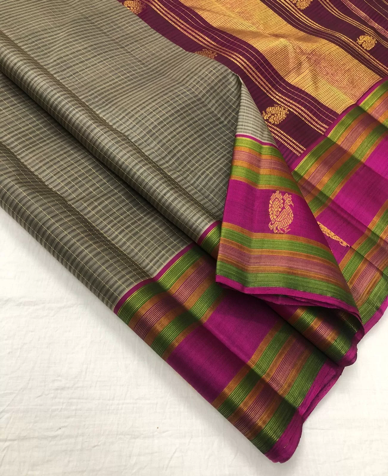 Jaya Bharathi , Pure Kanchipuram Silk Hand Woven 1G pure zari all over hand weaving Jari butta KORVAI rich pallu with contrast blouse-SACH001KSA