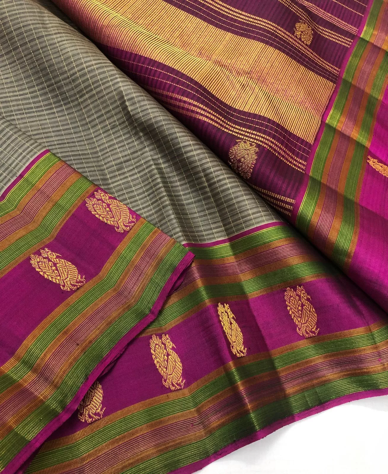 Jaya Bharathi , Pure Kanchipuram Silk Hand Woven 1G pure zari all over hand weaving Jari butta KORVAI rich pallu with contrast blouse-SACH001KSA