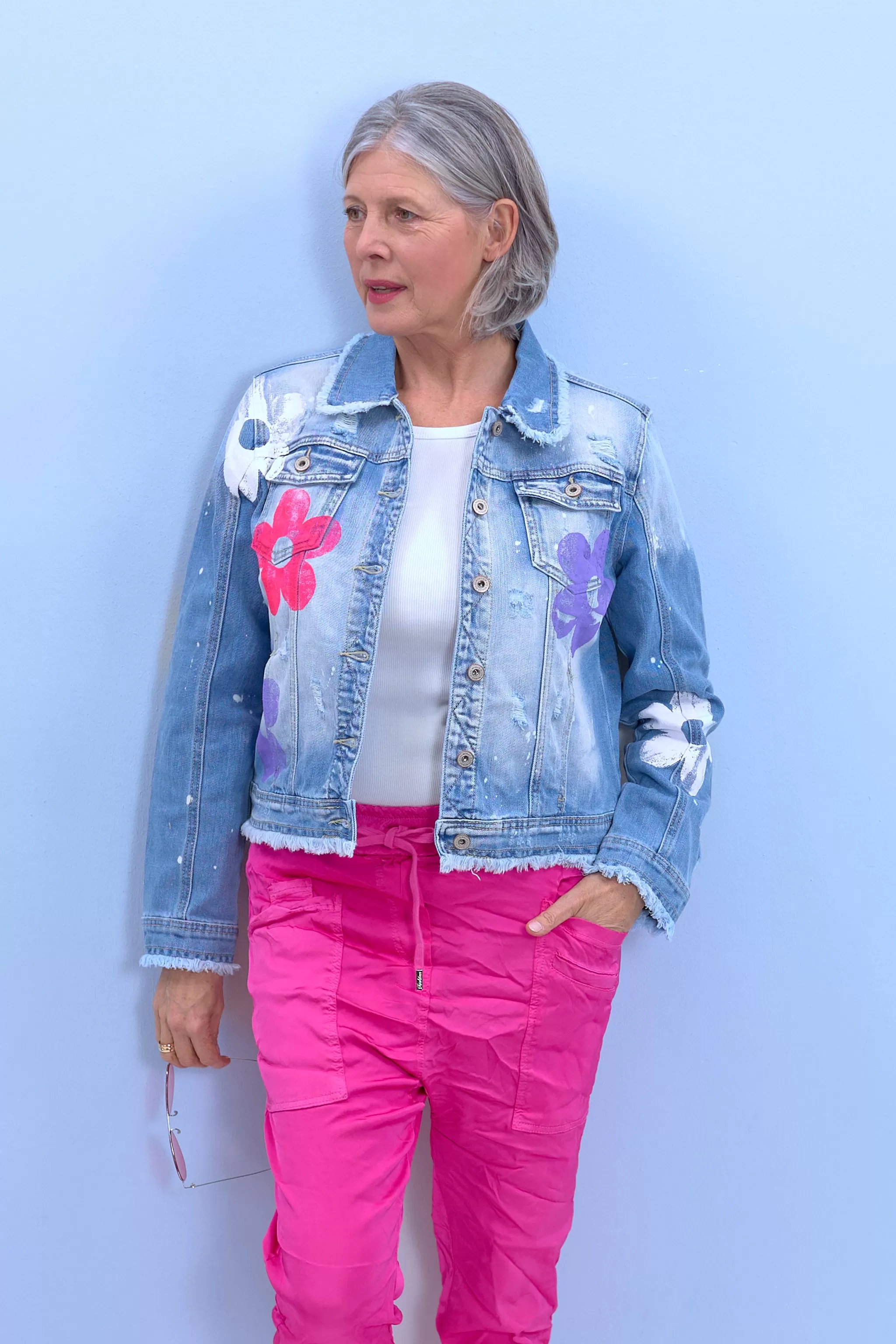 Kurze Jeansjacke mit Blumen, blue denim