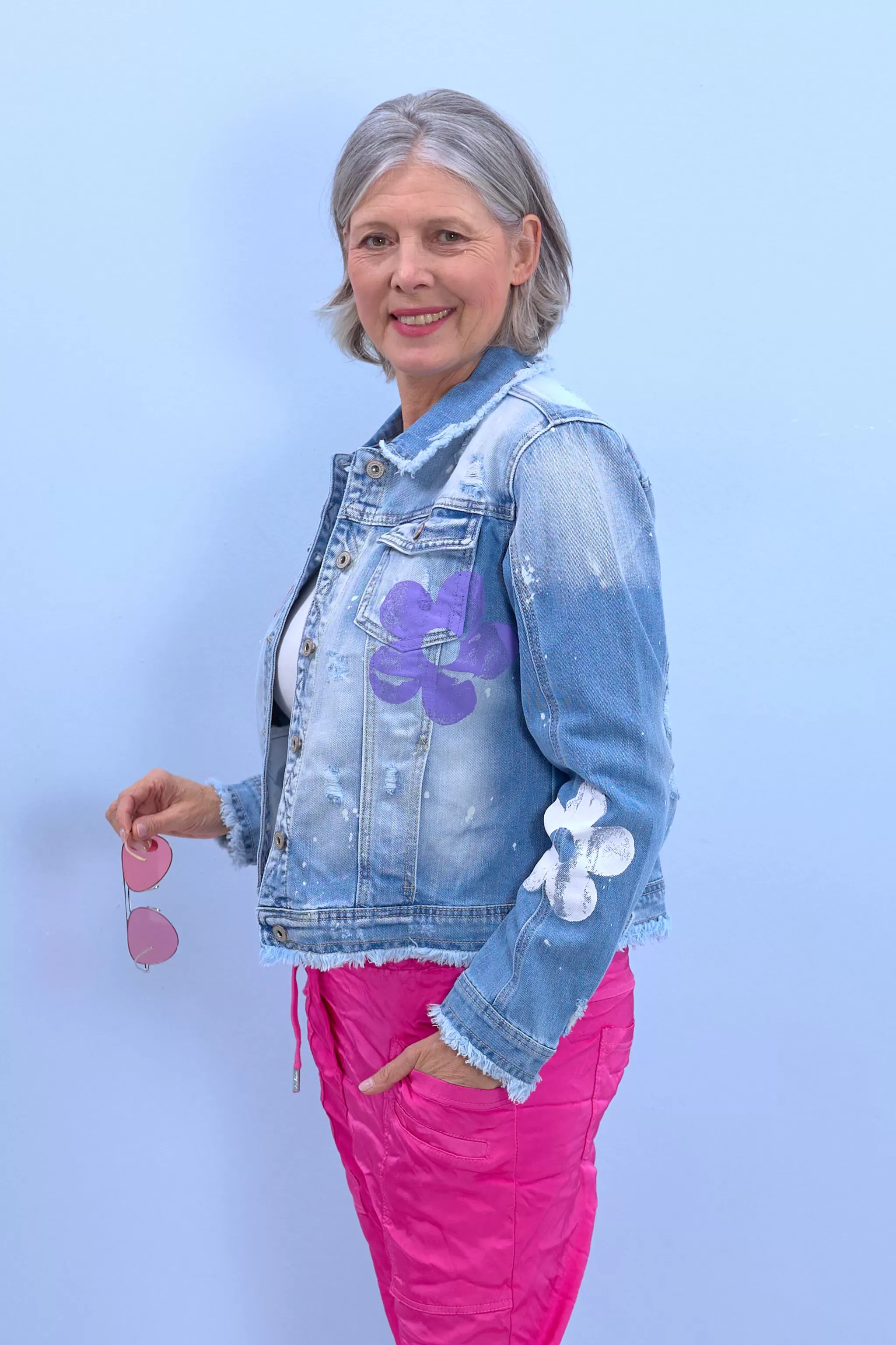 Kurze Jeansjacke mit Blumen, blue denim