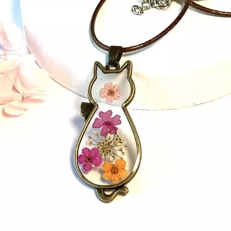 Pressed Flower Cat Necklace in Acrylic and Real Flowers