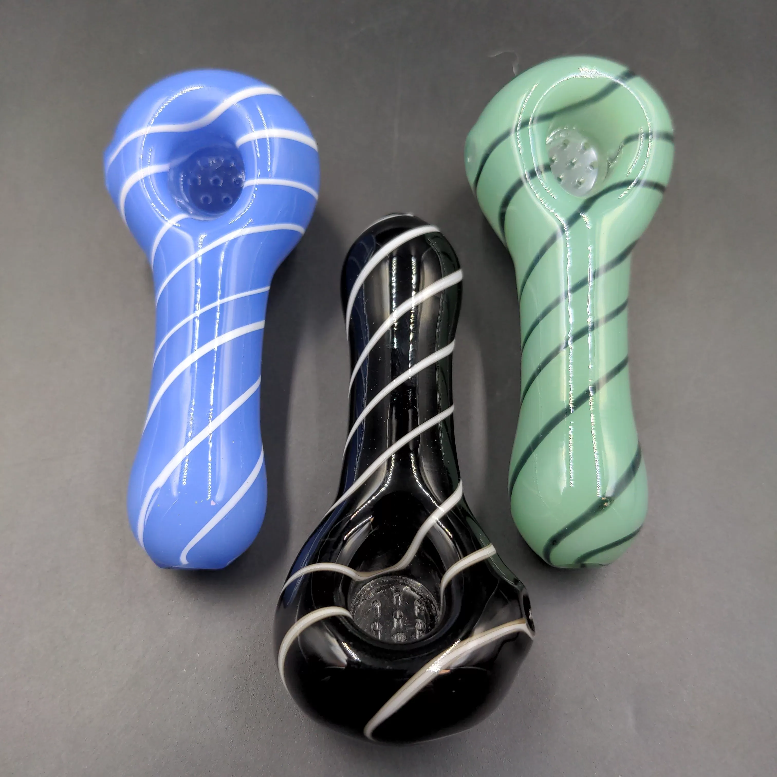 Single Line Swirl Spoon Pipe w/ Screen | 3.75