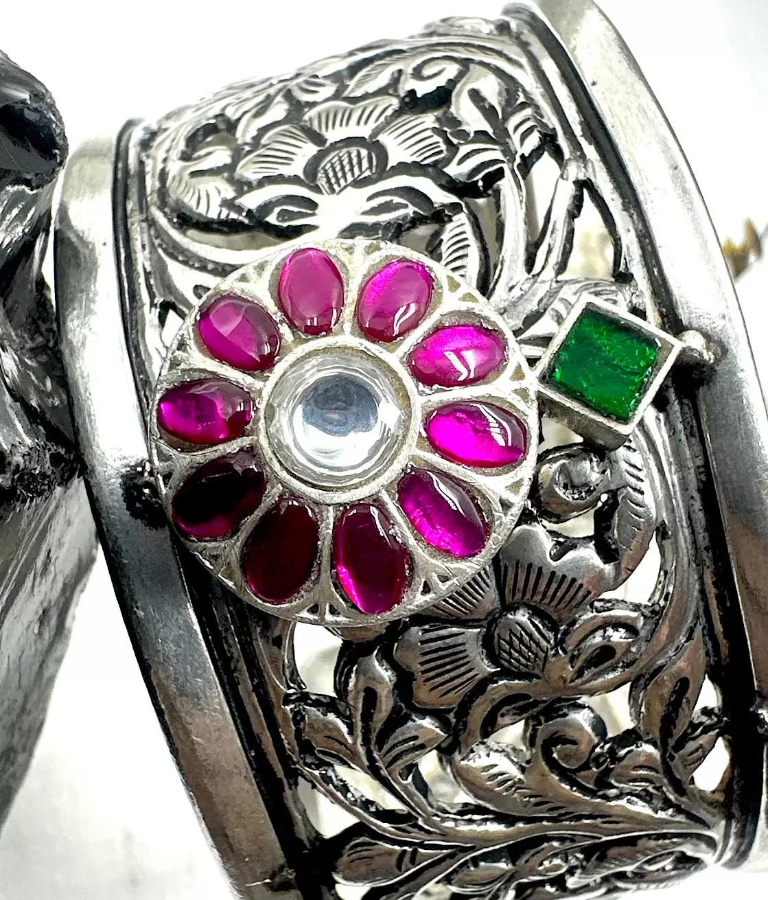 The Patterned Silver Kundan Cuff